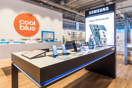 Coolblue Logo + Smartphones beeld 4_20221108150054046